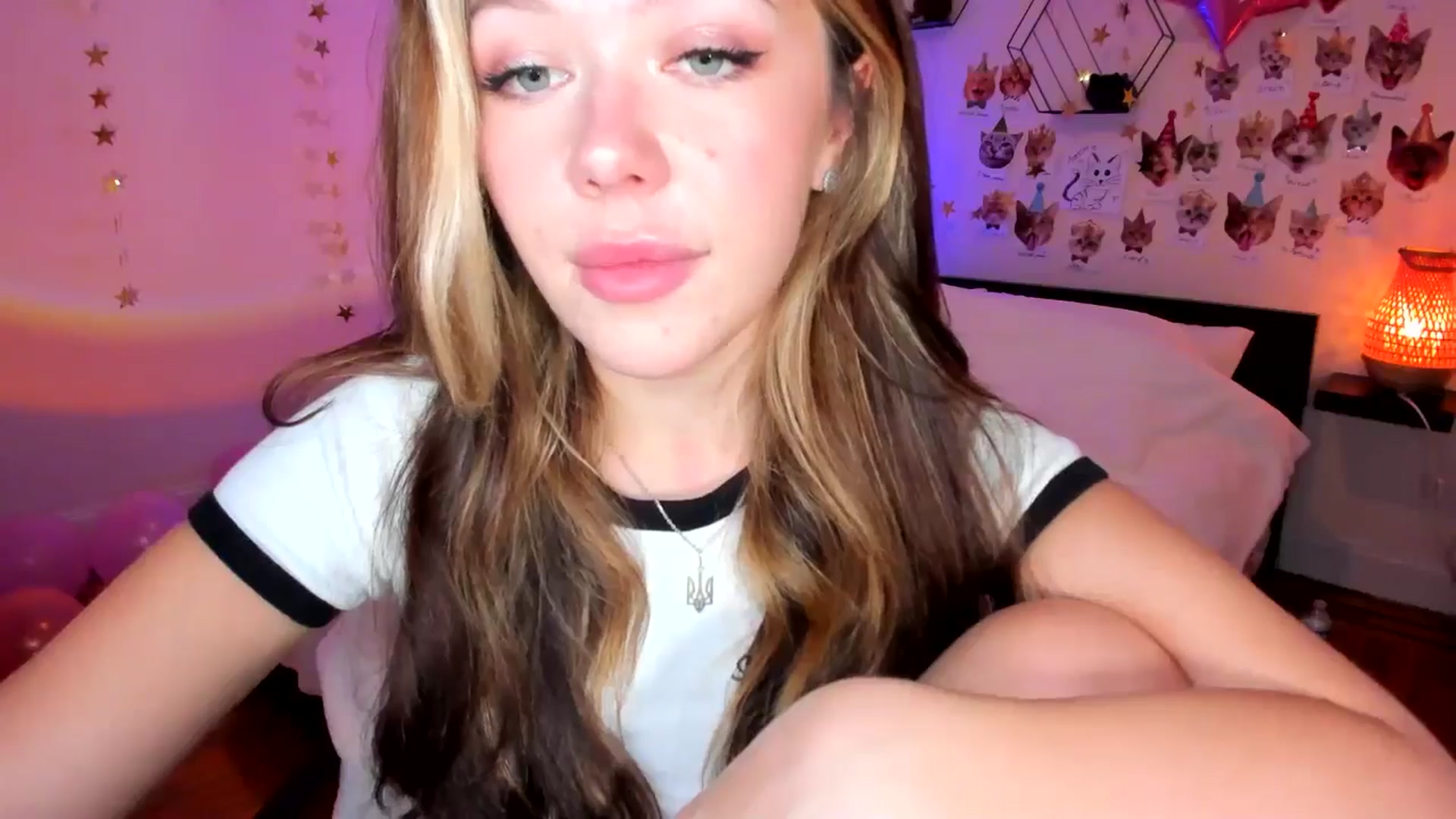 Gallery image thumbnail from Xmas_Baby's myfreecams stream on, 12/16/2024, 24:01 image 17 of 20