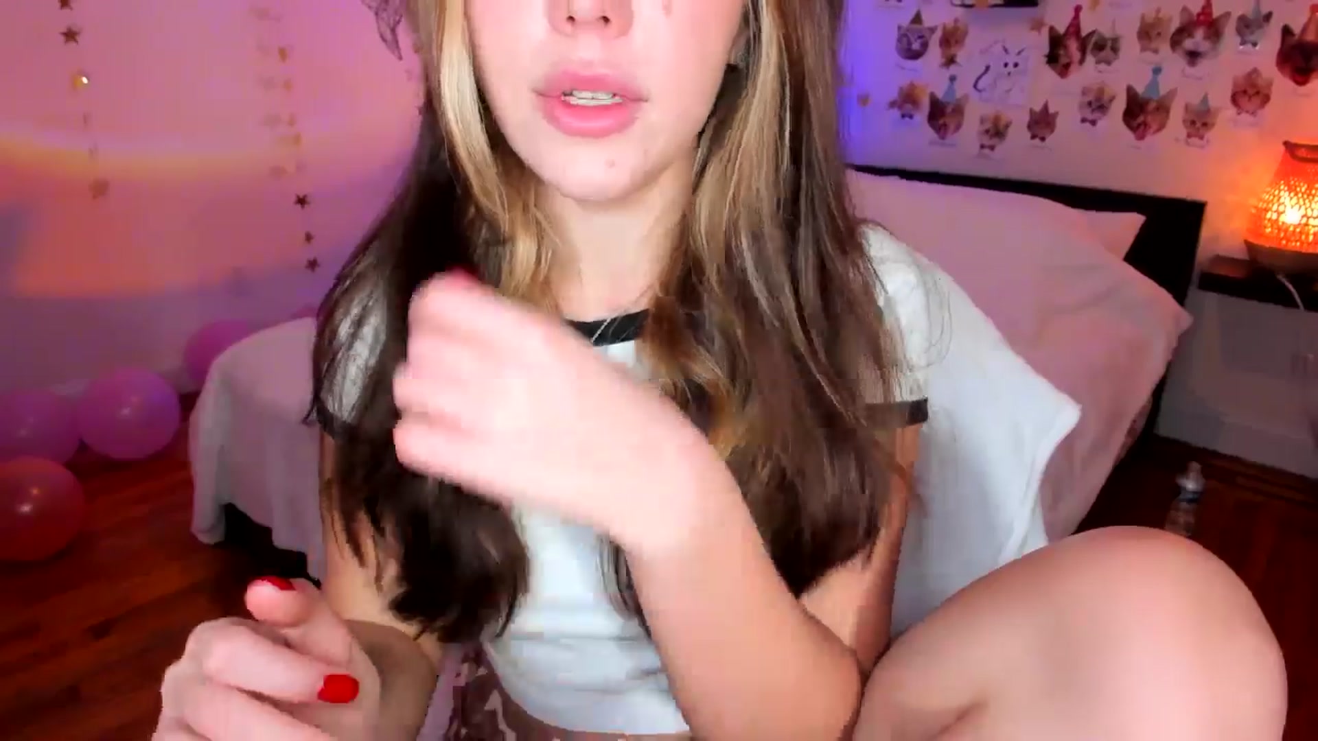 Gallery image thumbnail from Xmas_Baby's myfreecams stream on, 12/16/2024, 24:01 image 19 of 20