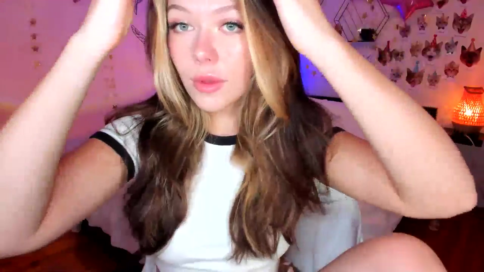 Gallery image thumbnail from Xmas_Baby's myfreecams stream on, 12/16/2024, 24:01 image 7 of 20
