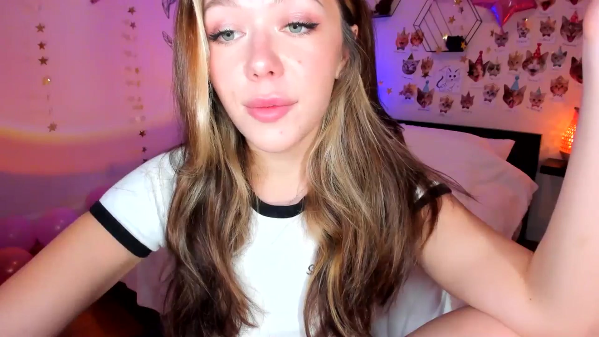 Gallery image thumbnail from Xmas_Baby's myfreecams stream on, 12/16/2024, 24:01 image 11 of 20