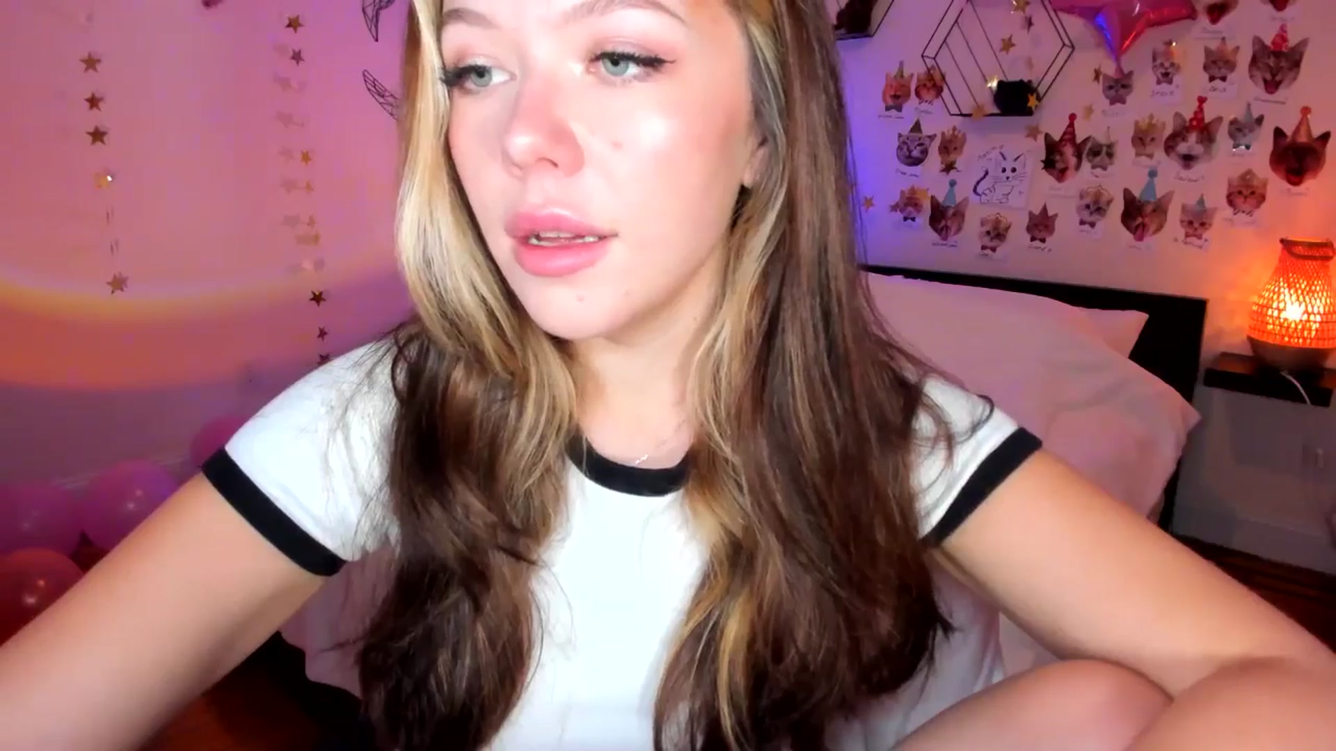 Gallery image thumbnail from Xmas_Baby's myfreecams stream on, 12/16/2024, 24:01 image 10 of 20