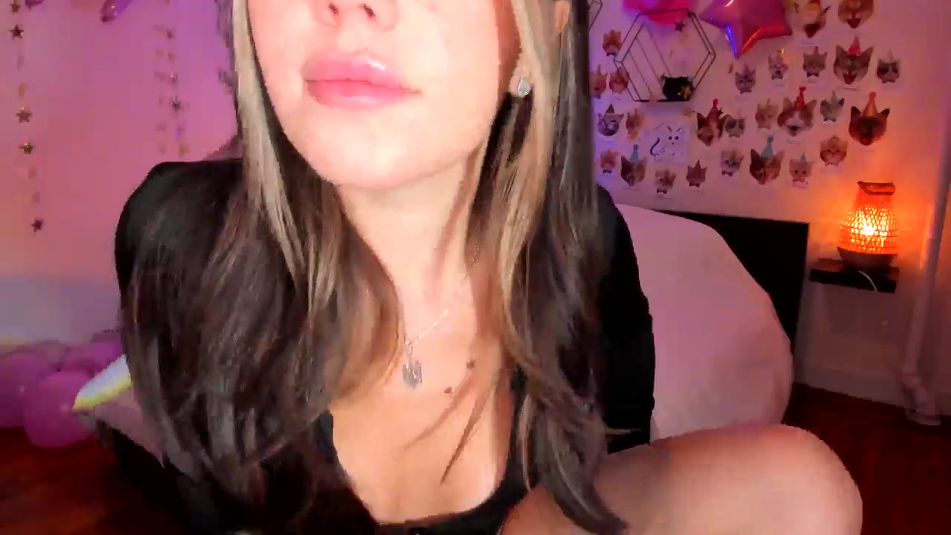 Gallery image thumbnail from Xmas_Baby's myfreecams stream on, 12/18/2024, 24:01 image 4 of 20