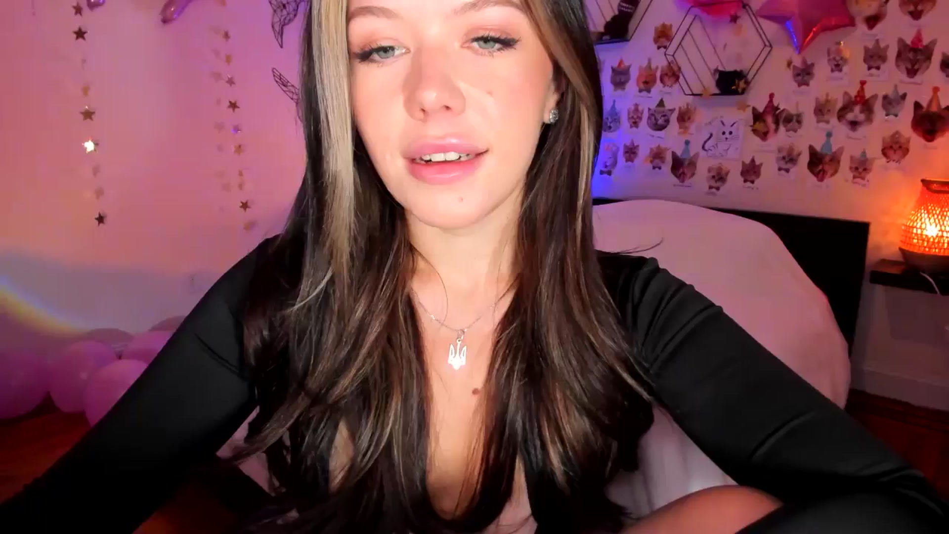 Gallery image thumbnail from Xmas_Baby's myfreecams stream on, 12/18/2024, 24:01 image 18 of 20