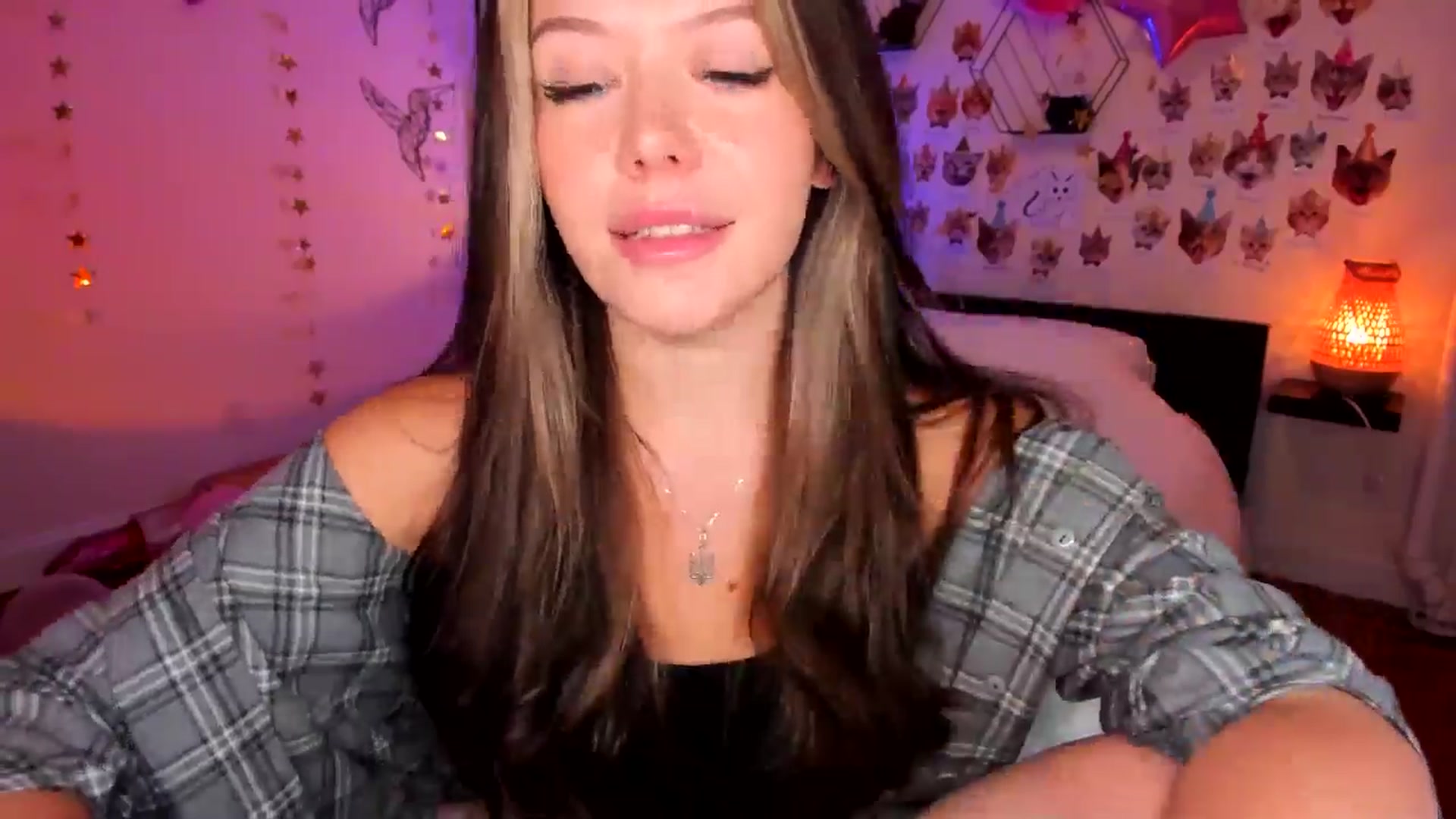 Gallery image thumbnail from Xmas_Baby's myfreecams stream on, 12/19/2024, 24:00 image 4 of 20