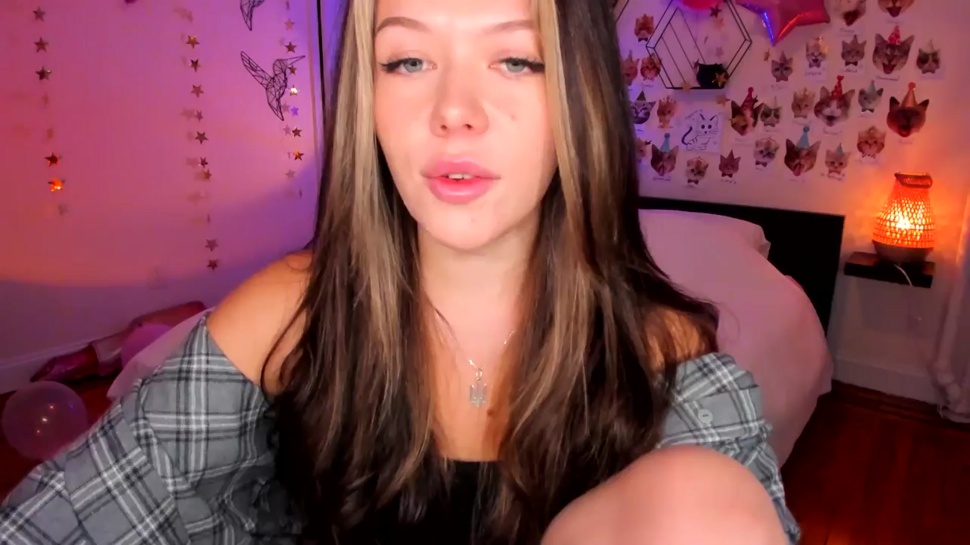 Gallery image thumbnail from Xmas_Baby's myfreecams stream on, 12/19/2024, 24:00 image 11 of 20