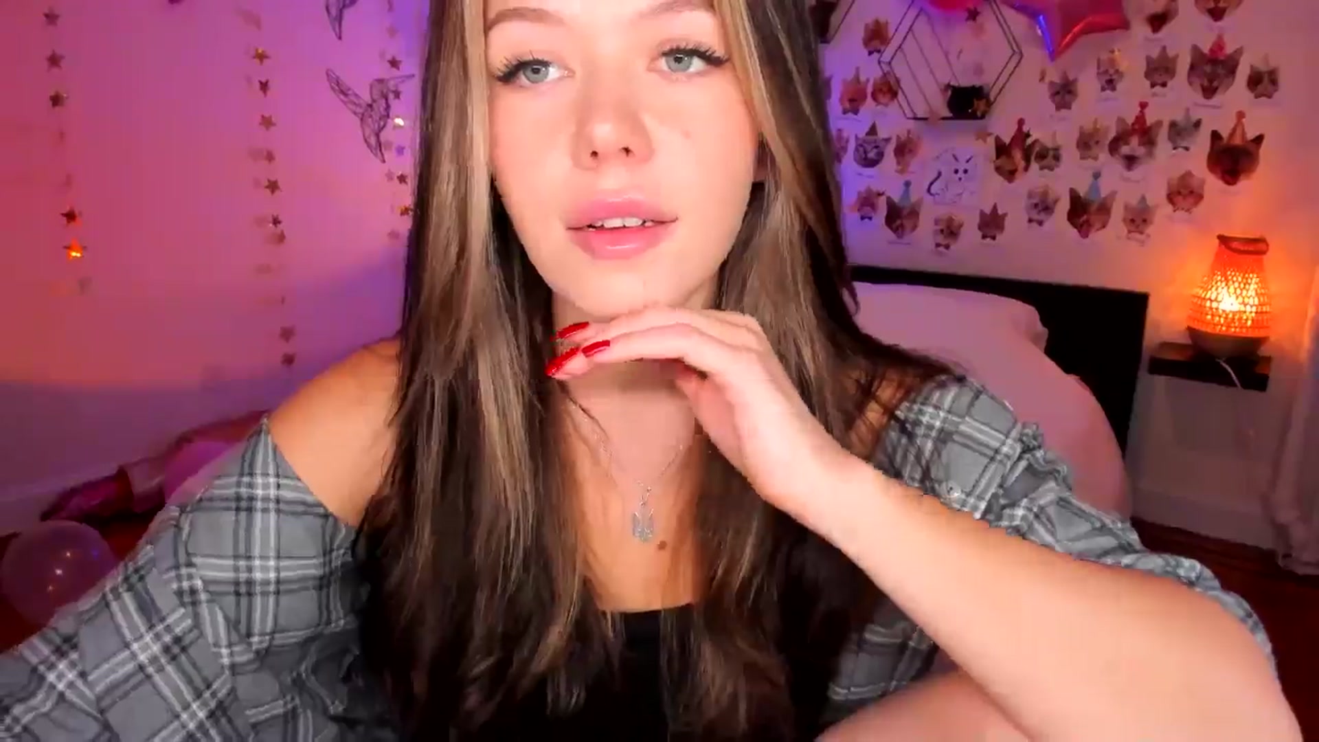 Gallery image thumbnail from Xmas_Baby's myfreecams stream on, 12/19/2024, 24:00 image 12 of 20