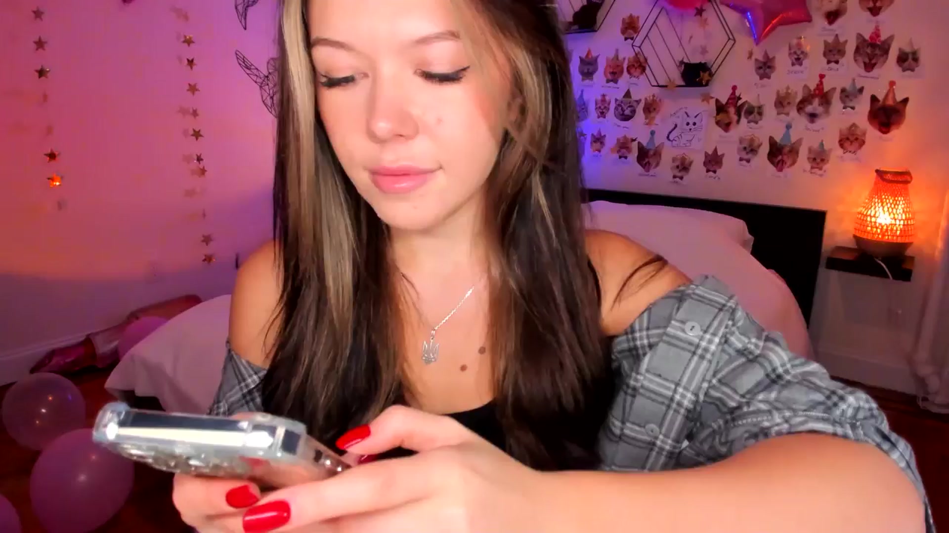 Gallery image thumbnail from Xmas_Baby's myfreecams stream on, 12/19/2024, 24:00 image 19 of 20