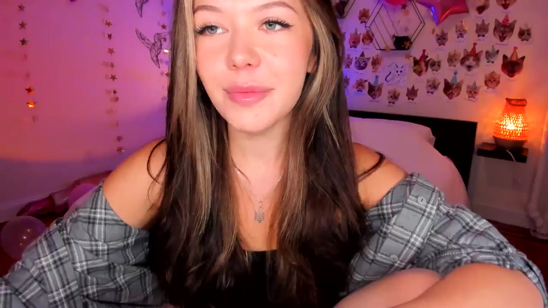 Gallery image thumbnail from Xmas_Baby's myfreecams stream on, 12/19/2024, 24:00 image 16 of 20