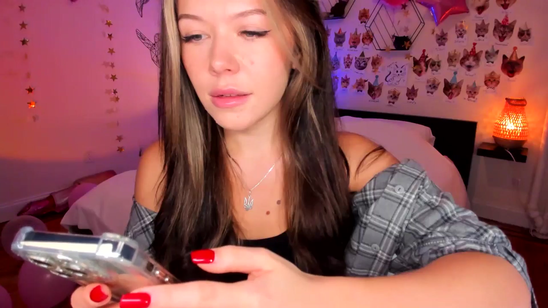 Gallery image thumbnail from Xmas_Baby's myfreecams stream on, 12/19/2024, 24:00 image 18 of 20