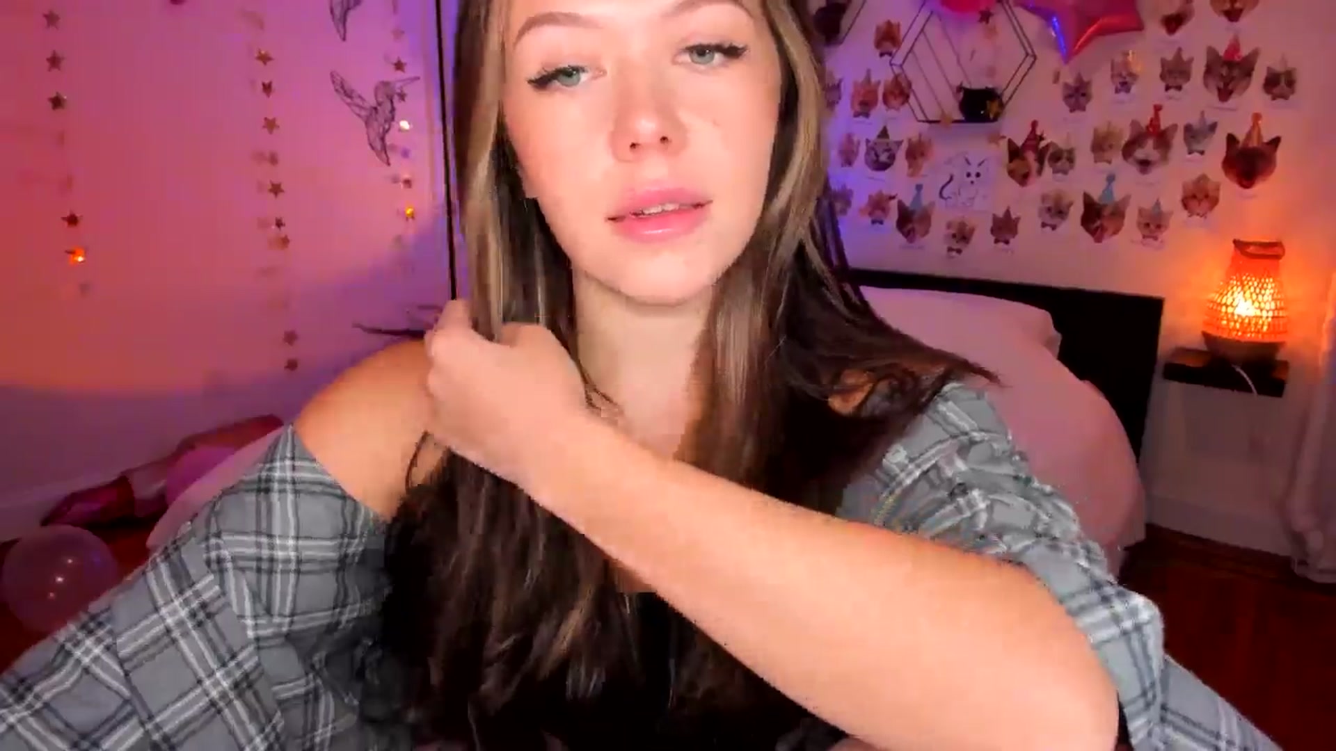 Gallery image thumbnail from Xmas_Baby's myfreecams stream on, 12/19/2024, 24:00 image 13 of 20