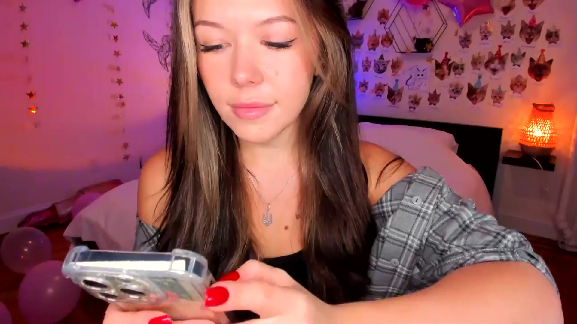 Gallery image thumbnail from Xmas_Baby's myfreecams stream on, 12/19/2024, 24:00 image 20 of 20