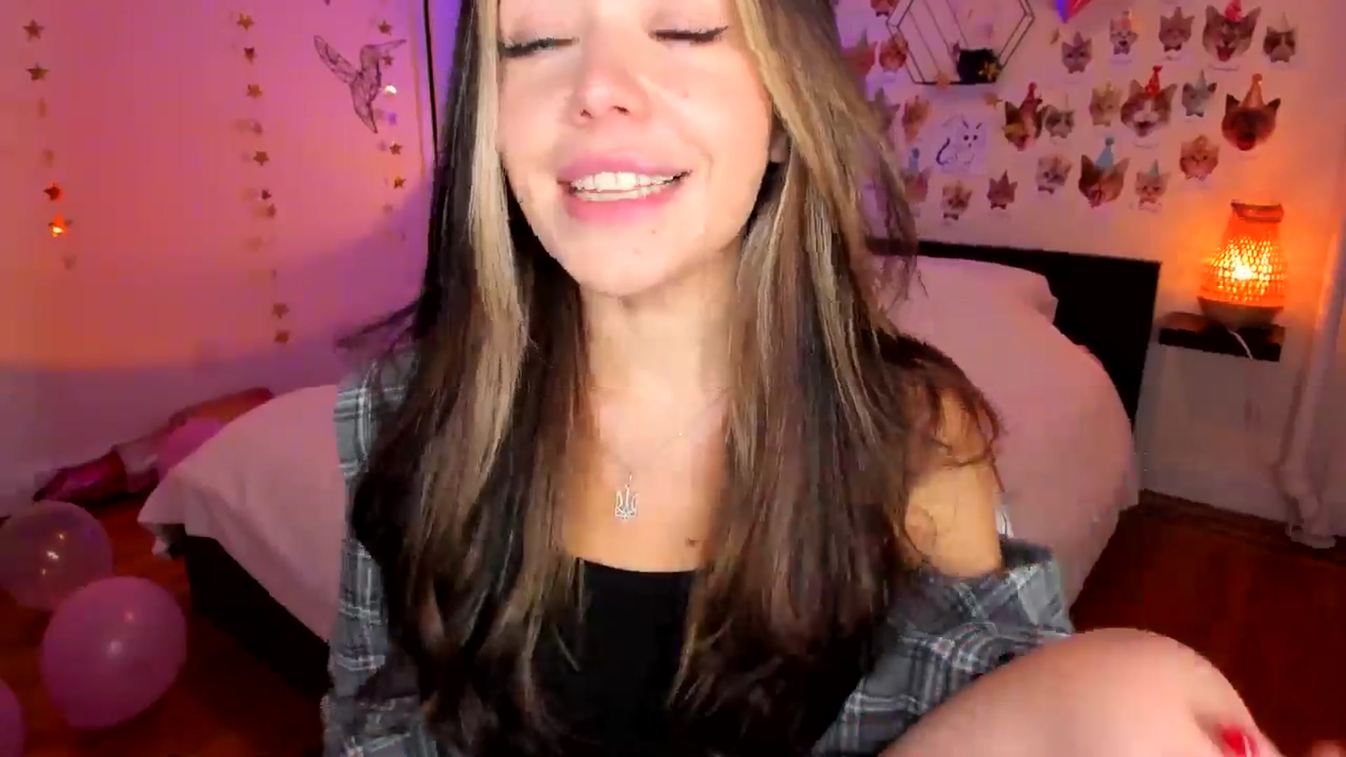 Gallery image thumbnail from Xmas_Baby's myfreecams stream on, 12/19/2024, 03:15 image 7 of 20