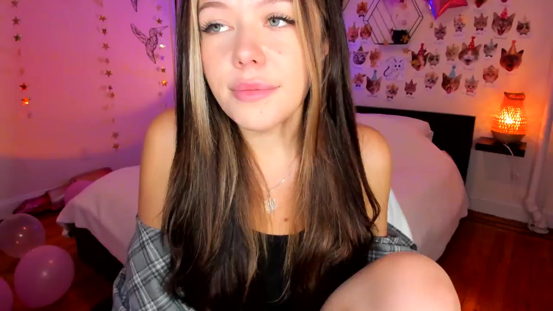 Gallery image thumbnail from Xmas_Baby's myfreecams stream on, 12/19/2024, 03:15 image 3 of 20