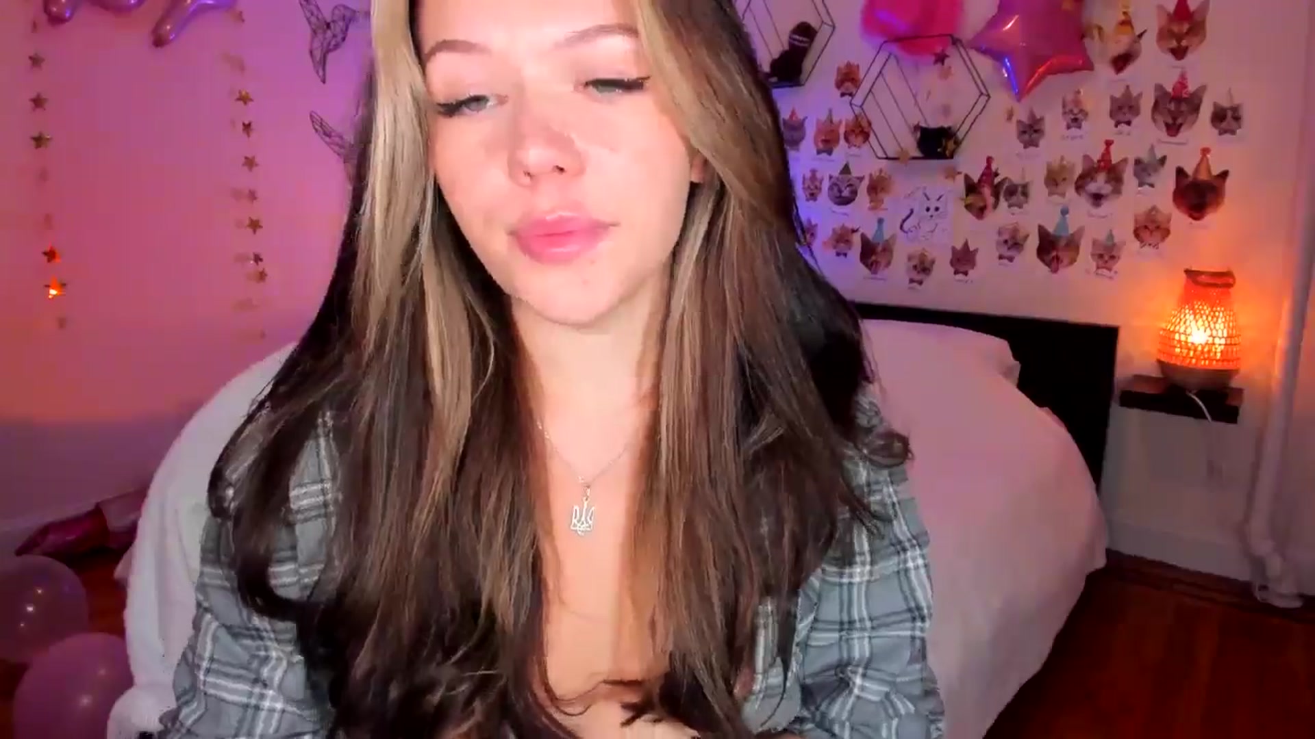 Gallery image thumbnail from Xmas_Baby's myfreecams stream on, 12/19/2024, 03:15 image 20 of 20