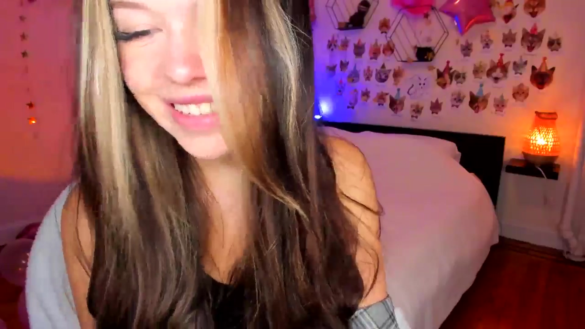 Gallery image thumbnail from Xmas_Baby's myfreecams stream on, 12/19/2024, 03:15 image 6 of 20