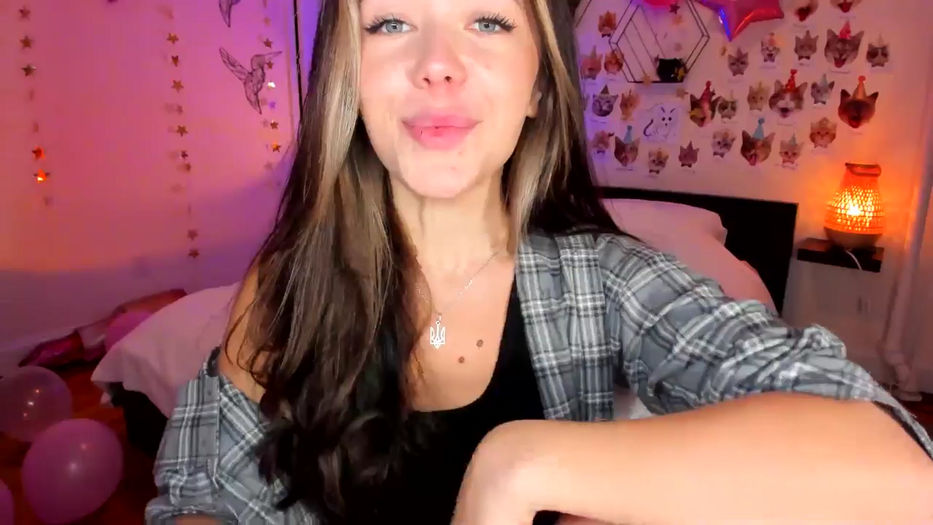 Gallery image thumbnail from Xmas_Baby's myfreecams stream on, 12/19/2024, 03:15 image 11 of 20