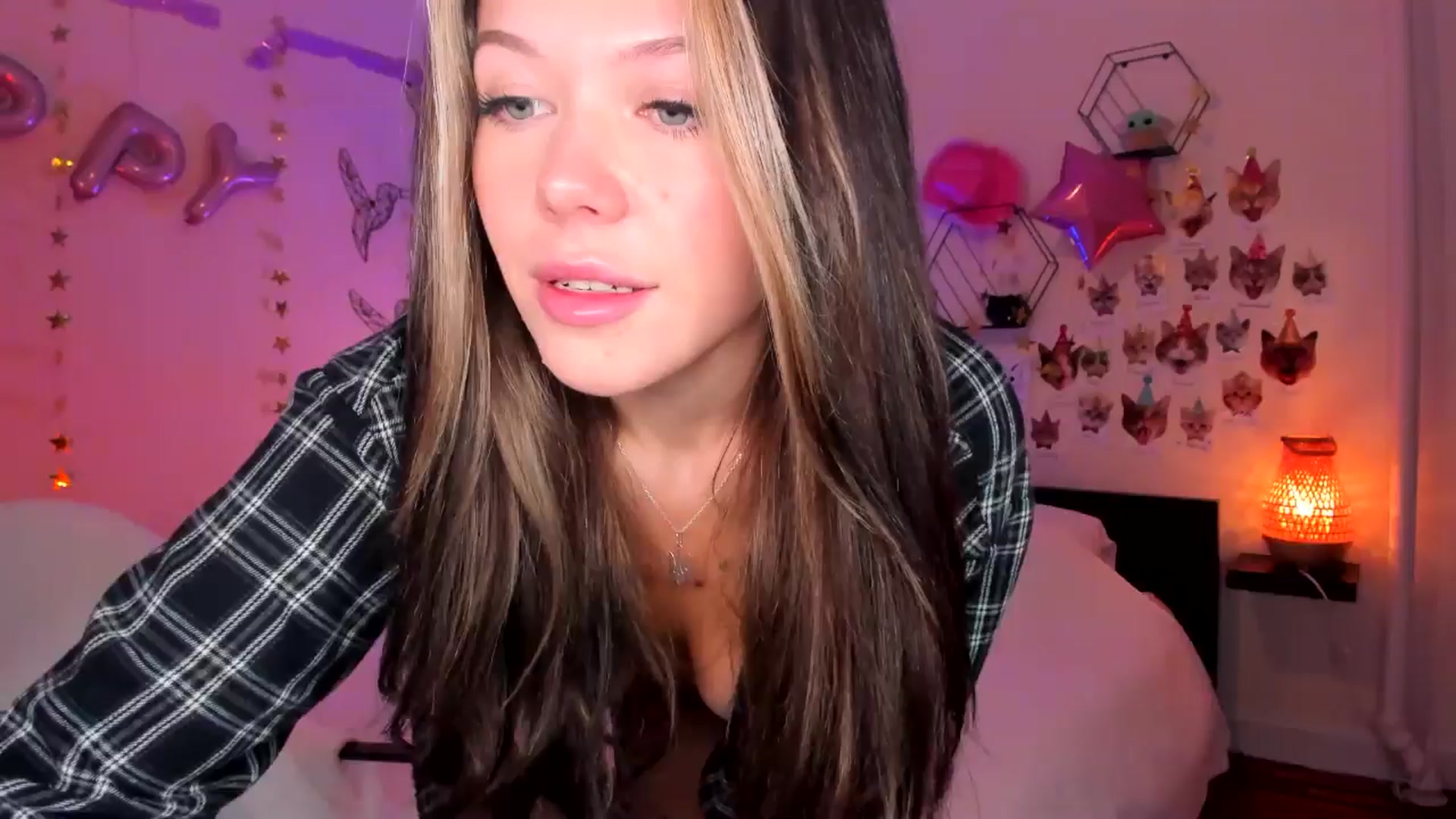 Gallery image thumbnail from Xmas_Baby's myfreecams stream on, 12/19/2024, 07:28 image 3 of 20