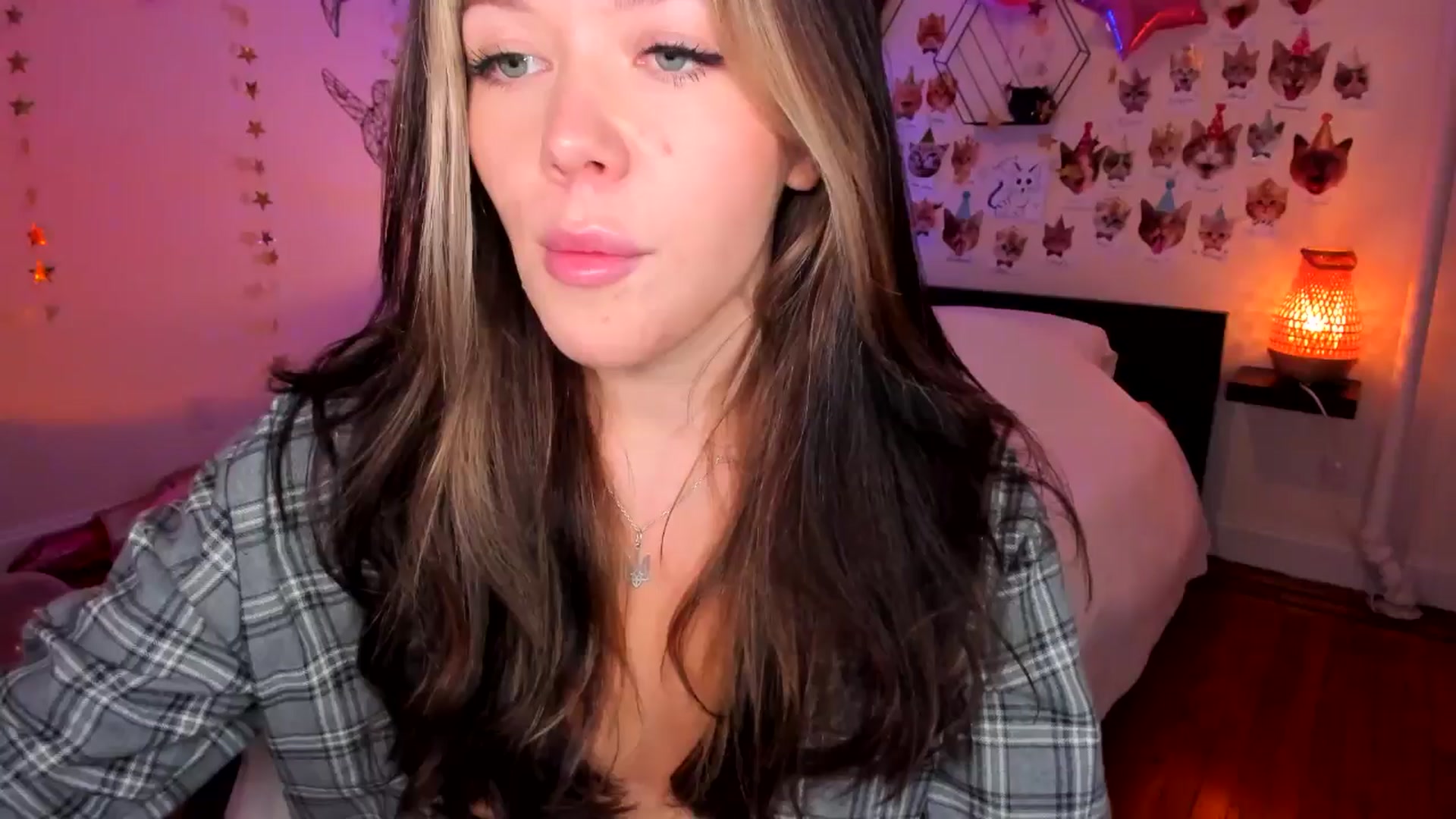 Gallery image thumbnail from Xmas_Baby's myfreecams stream on, 12/19/2024, 07:28 image 1 of 20