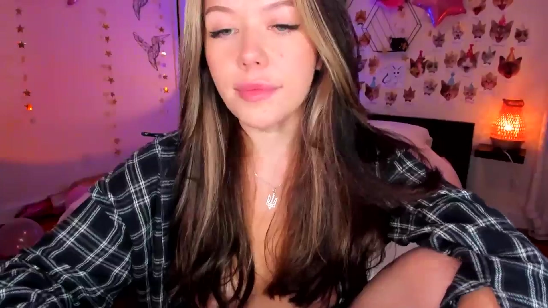 Gallery image thumbnail from Xmas_Baby's myfreecams stream on, 12/19/2024, 07:28 image 6 of 20