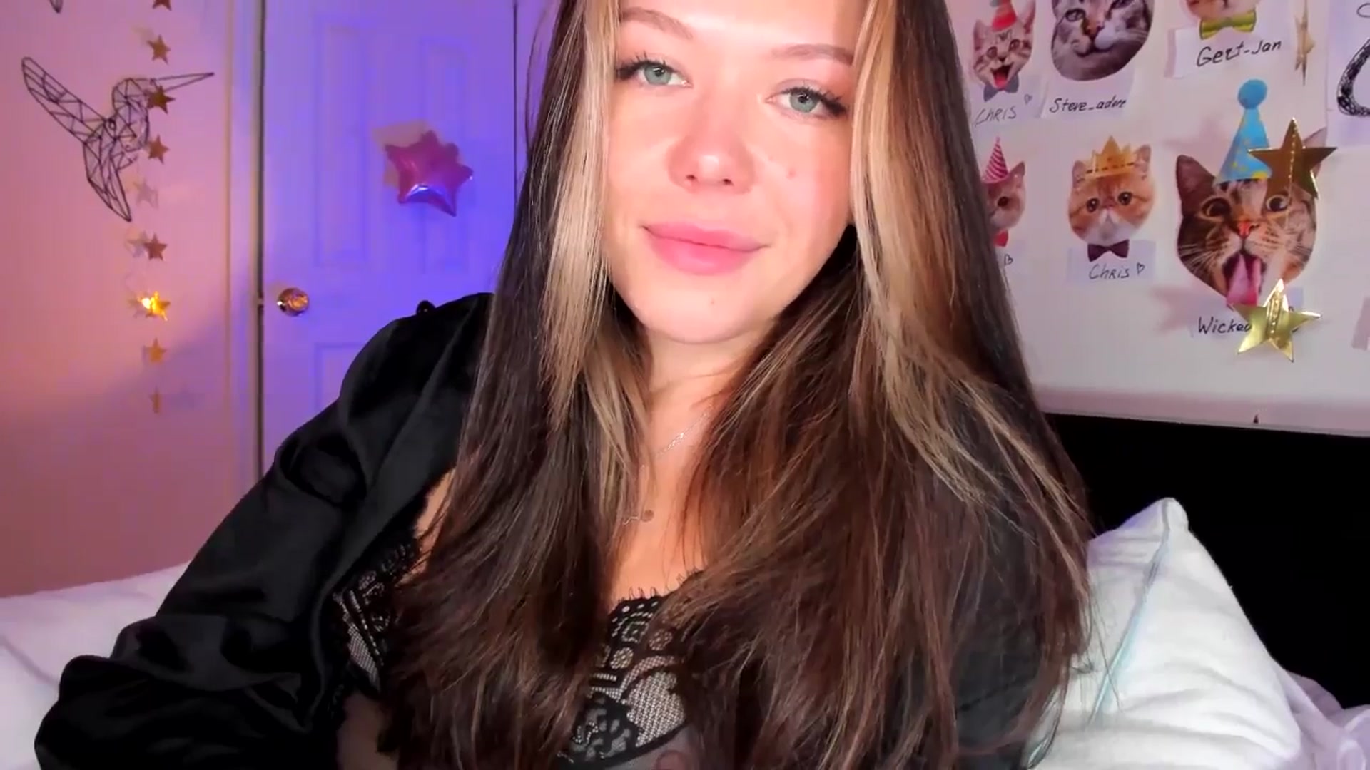 Gallery image thumbnail from Xmas_Baby's myfreecams stream on, 12/20/2024, 03:49 image 20 of 20