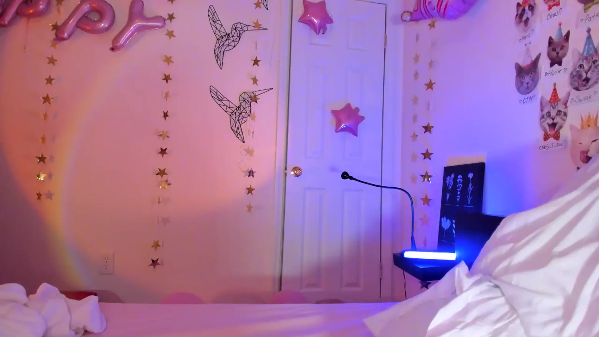 Gallery image thumbnail from Xmas_Baby's myfreecams stream on, 12/20/2024, 03:49 image 15 of 20