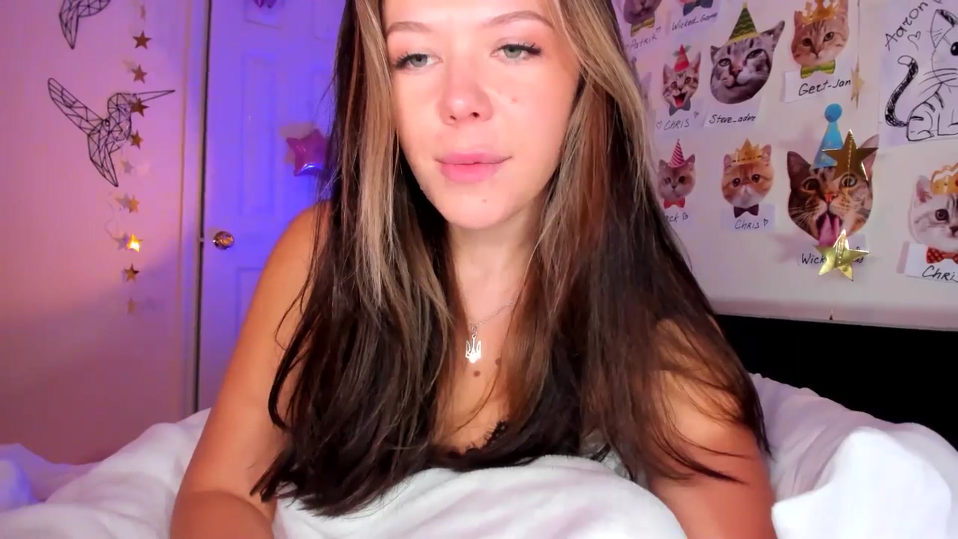 Gallery image thumbnail from Xmas_Baby's myfreecams stream on, 12/20/2024, 03:49 image 7 of 20