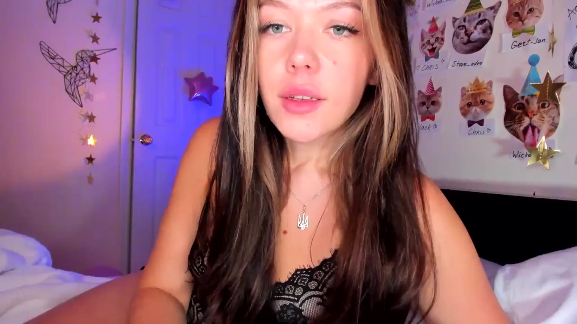 Gallery image thumbnail from Xmas_Baby's myfreecams stream on, 12/20/2024, 04:20 image 16 of 20