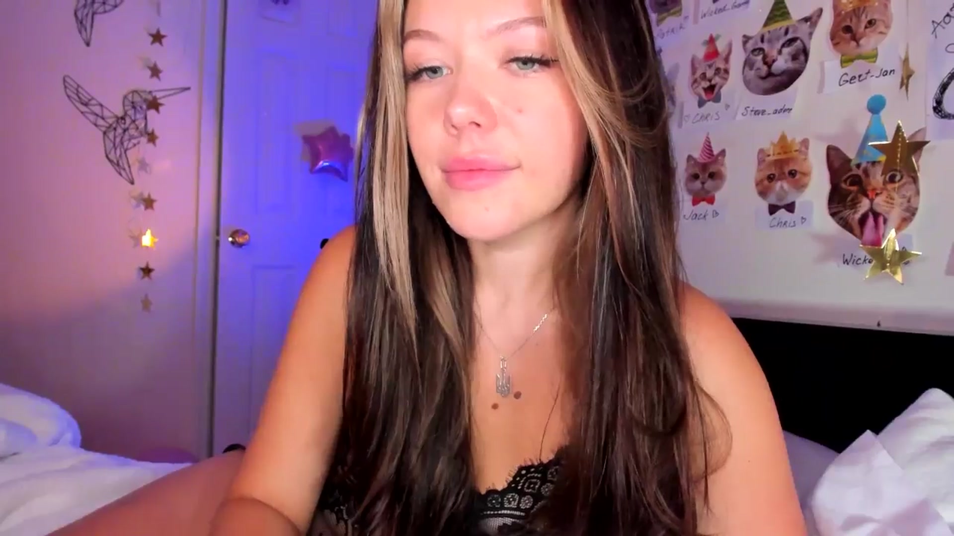 Gallery image thumbnail from Xmas_Baby's myfreecams stream on, 12/20/2024, 04:20 image 14 of 20