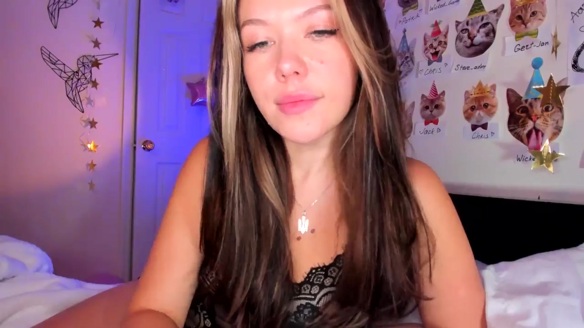Gallery image thumbnail from Xmas_Baby's myfreecams stream on, 12/20/2024, 04:20 image 15 of 20