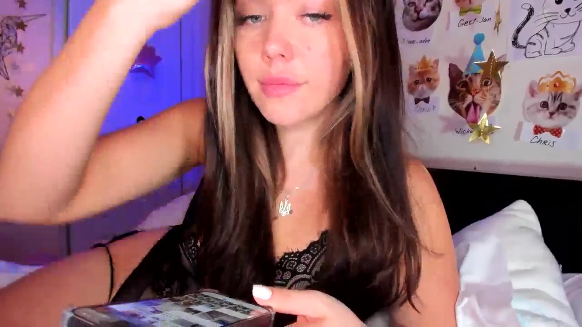 Gallery image thumbnail from Xmas_Baby's myfreecams stream on, 12/20/2024, 04:20 image 18 of 20