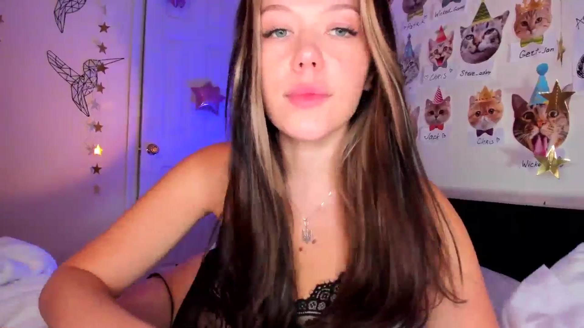 Gallery image thumbnail from Xmas_Baby's myfreecams stream on, 12/20/2024, 04:20 image 13 of 20