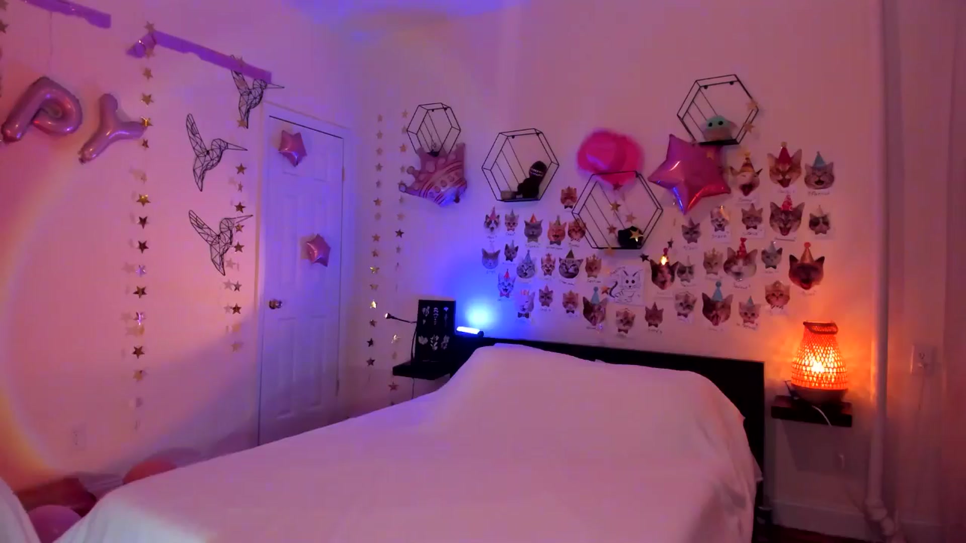 Gallery image thumbnail from Xmas_Baby's myfreecams stream on, 12/21/2024, 06:38 image 8 of 20