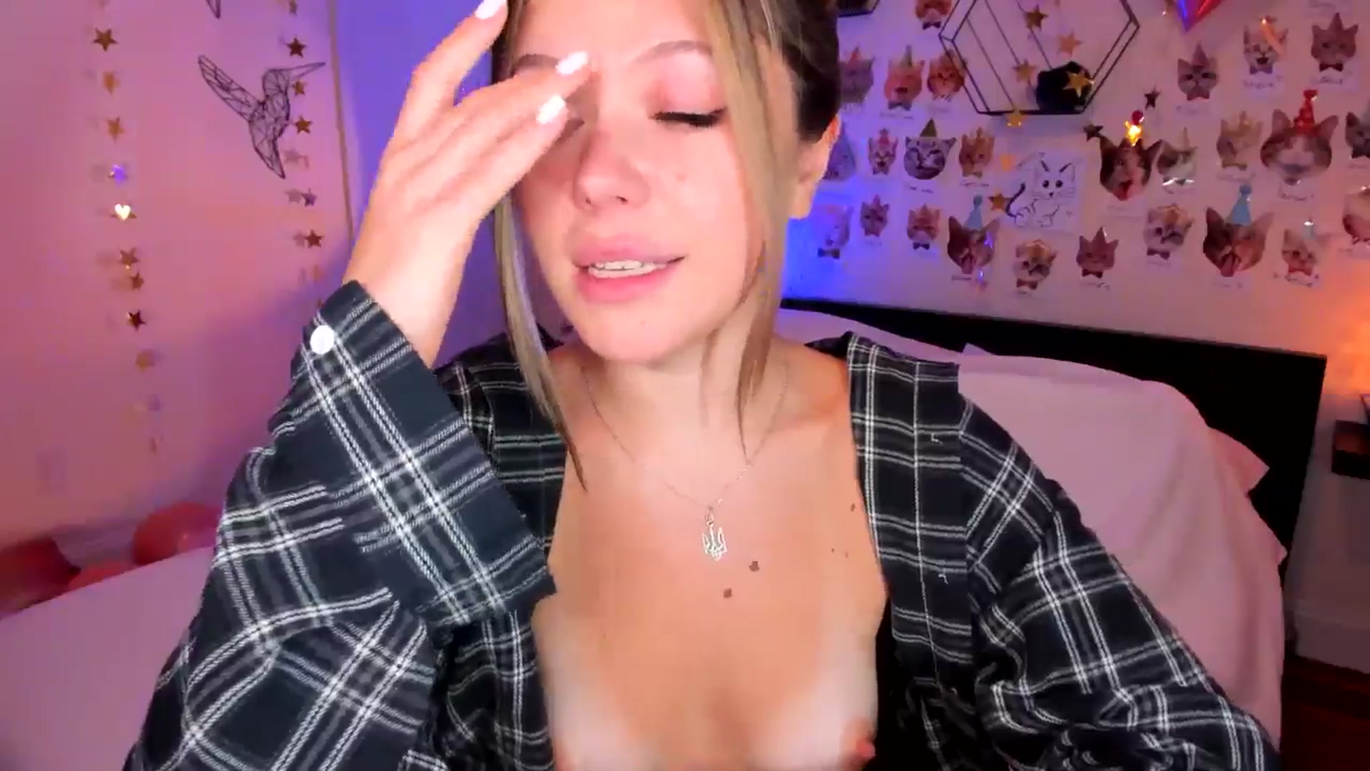Gallery image thumbnail from Xmas_Baby's myfreecams stream on, 12/21/2024, 07:46 image 13 of 20