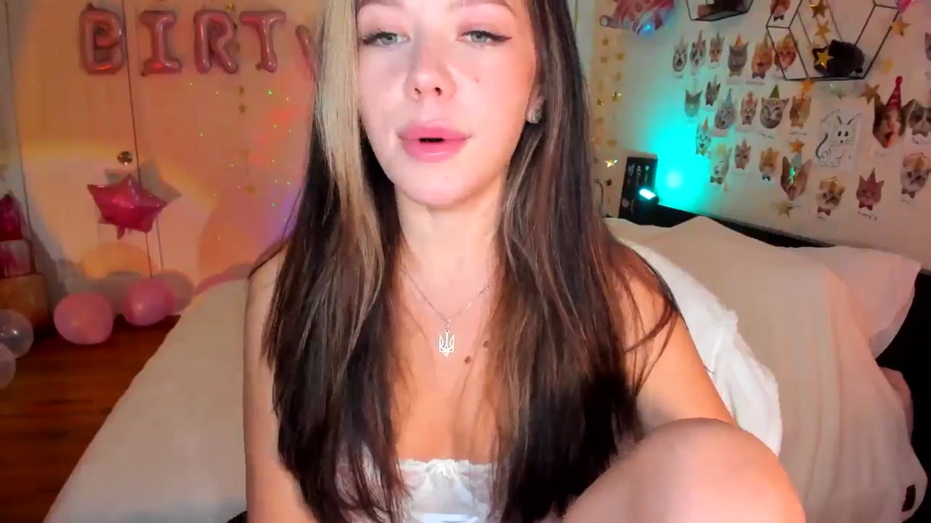 Gallery image thumbnail from Xmas_Baby's myfreecams stream on, 12/22/2024, 24:49 image 5 of 20