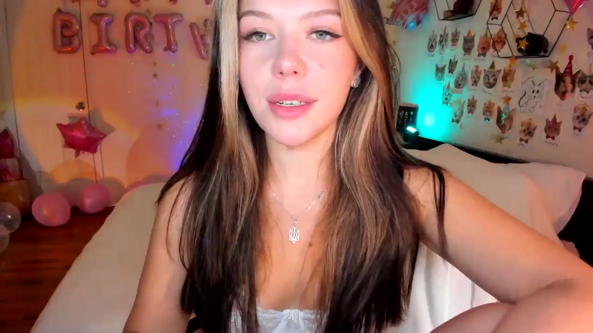 Gallery image thumbnail from Xmas_Baby's myfreecams stream on, 12/22/2024, 24:49 image 2 of 20