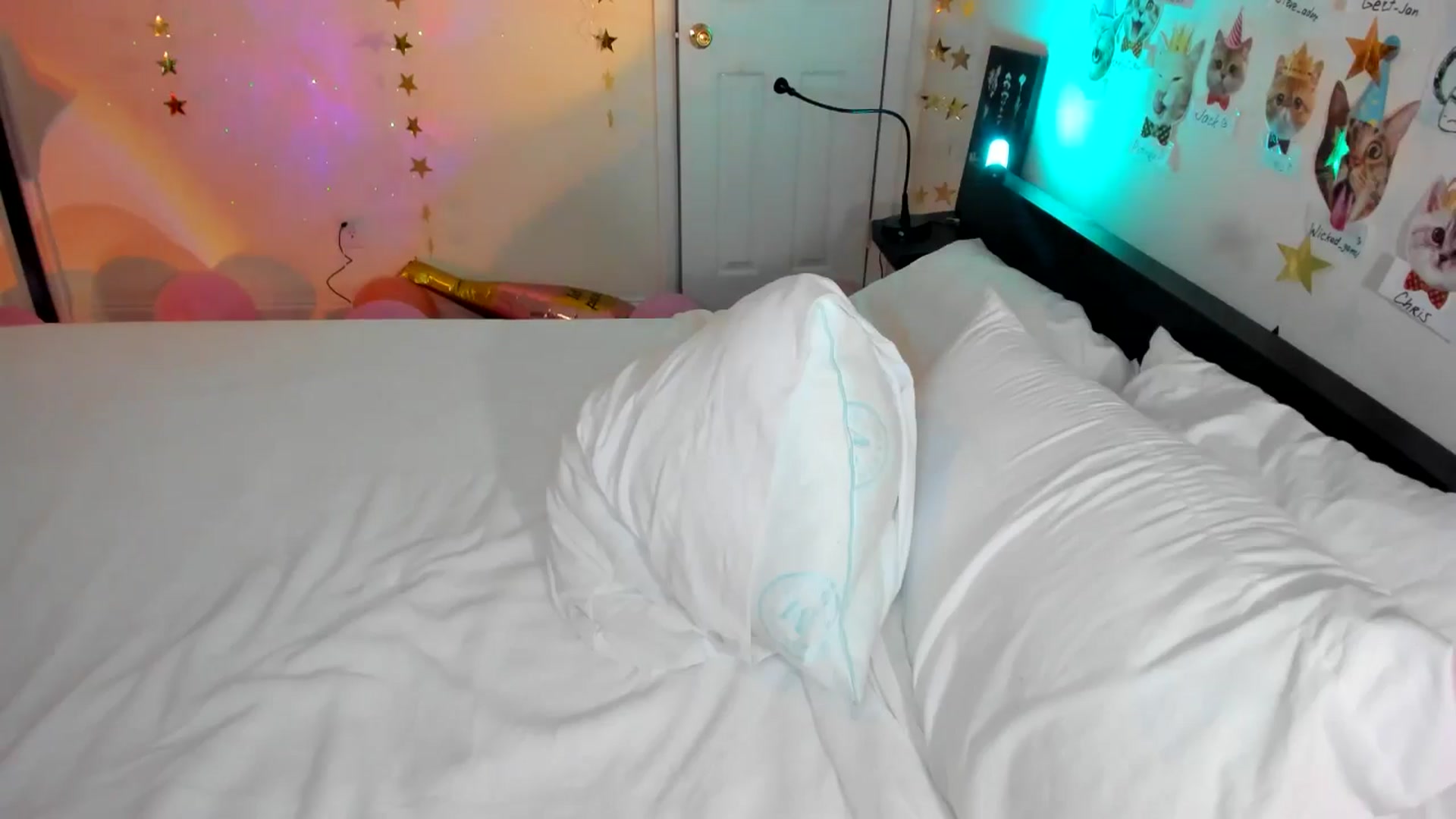Gallery image thumbnail from Xmas_Baby's myfreecams stream on, 12/22/2024, 07:52 image 12 of 20
