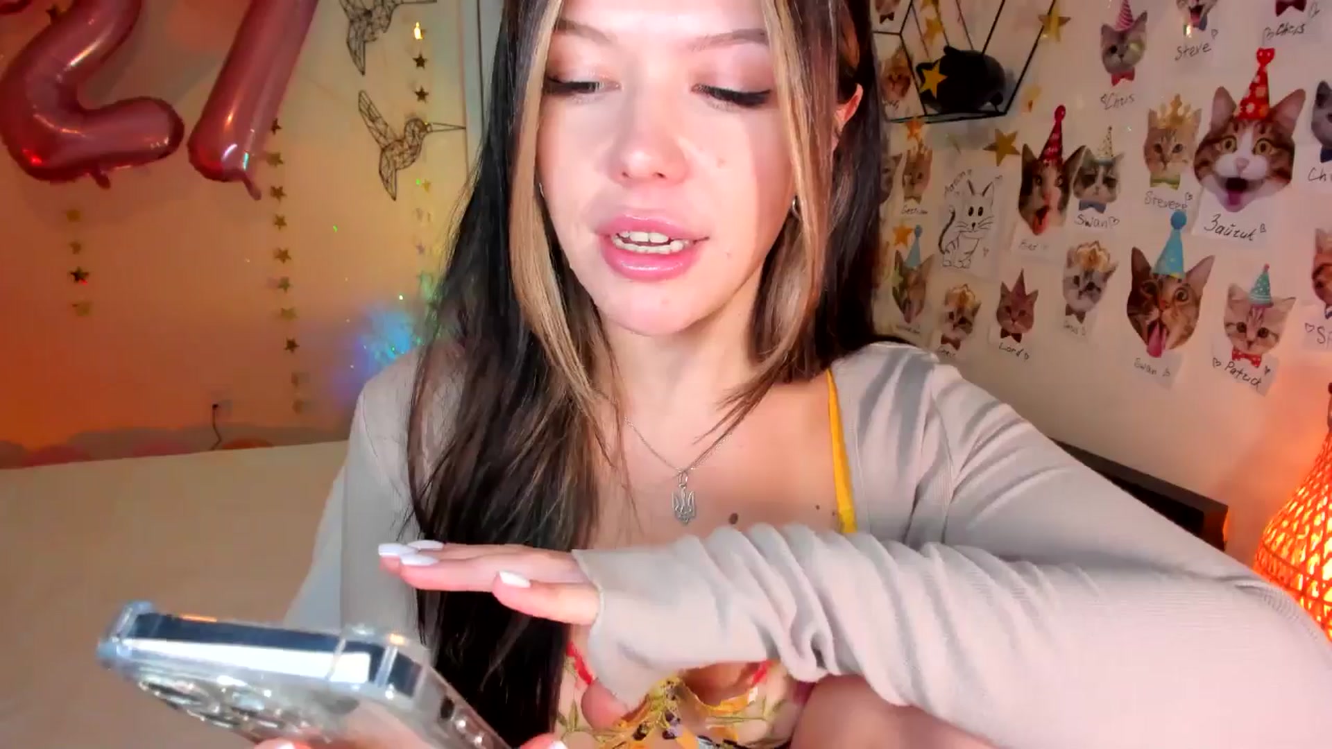 Gallery image thumbnail from Xmas_Baby's myfreecams stream on, 12/23/2024, 24:02 image 18 of 20