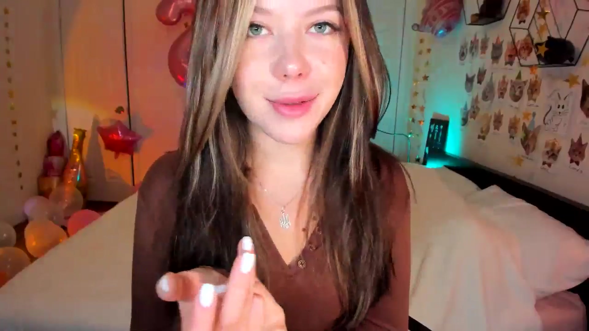 Gallery image thumbnail from Xmas_Baby's myfreecams stream on, 12/23/2024, 24:02 image 3 of 20