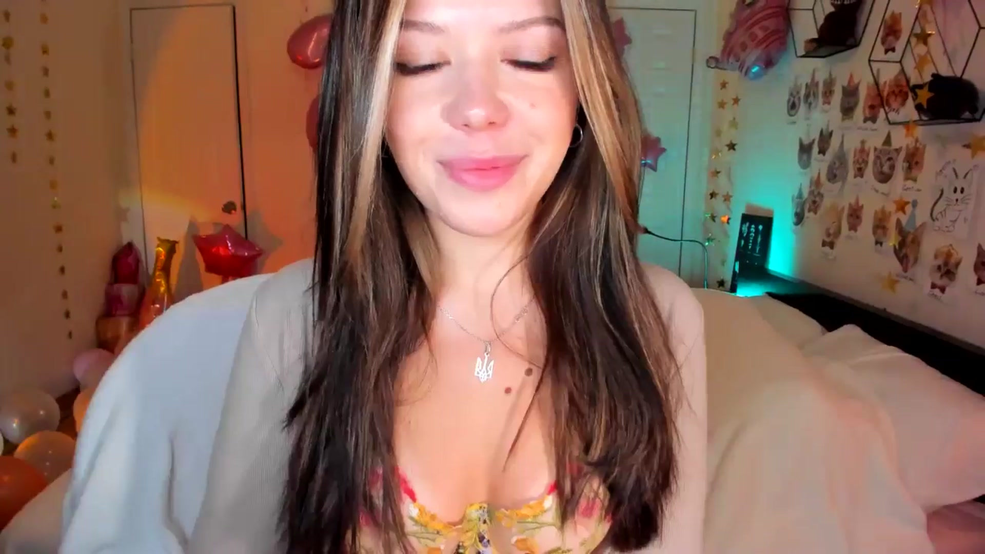Gallery image thumbnail from Xmas_Baby's myfreecams stream on, 12/23/2024, 24:02 image 8 of 20