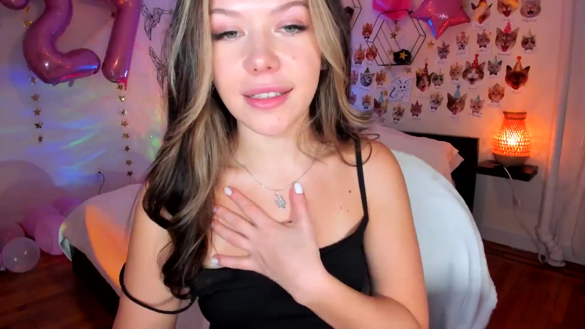 Gallery image thumbnail from Xmas_Baby's myfreecams stream on, 12/24/2024, 22:26 image 14 of 20