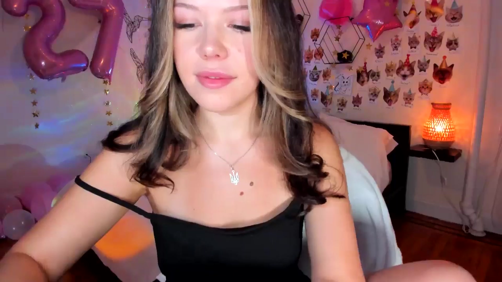 Gallery image thumbnail from Xmas_Baby's myfreecams stream on, 12/24/2024, 22:26 image 2 of 20