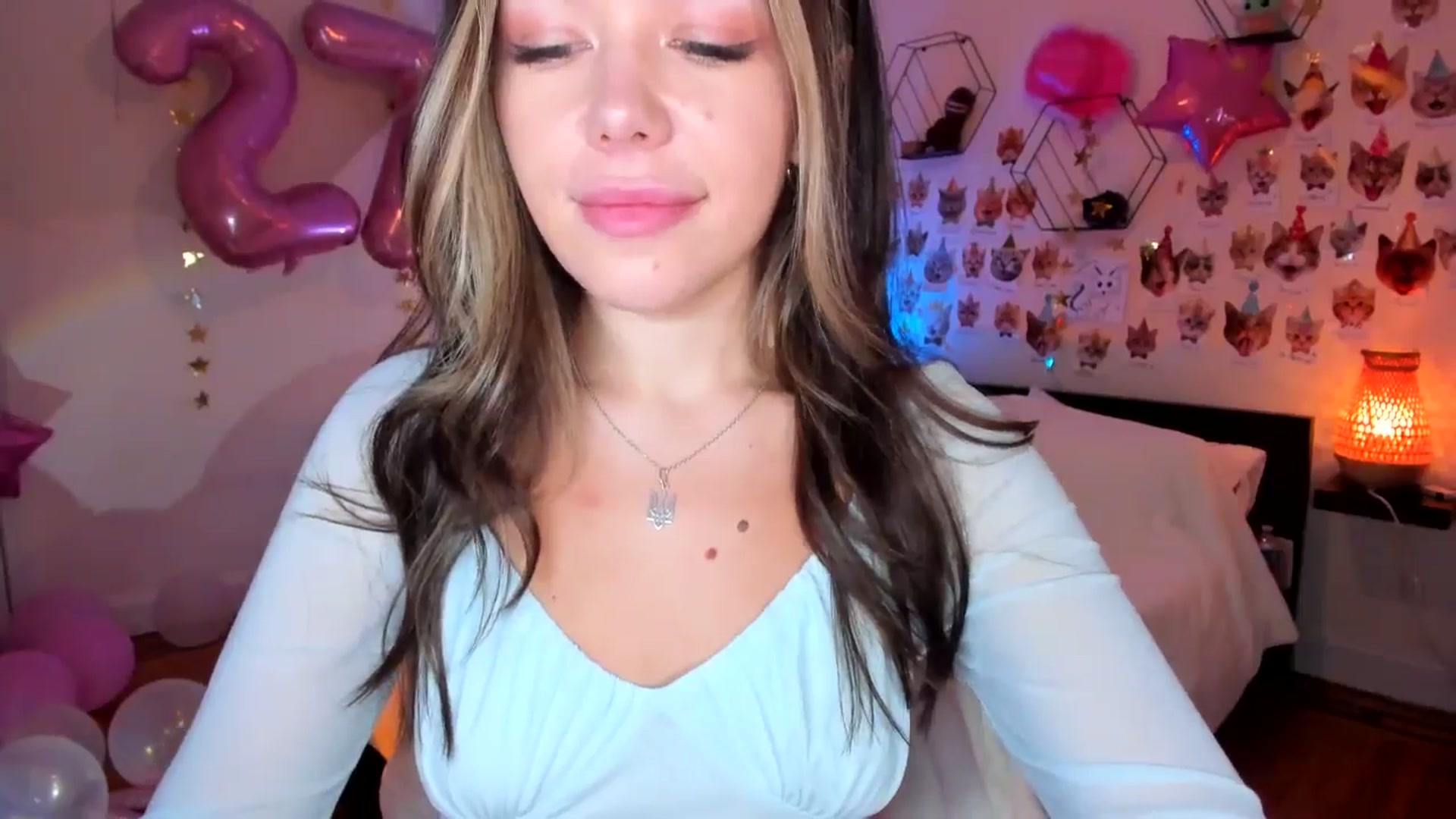 Gallery image thumbnail from Xmas_Baby's myfreecams stream on, 12/27/2024, 04:23 image 2 of 20