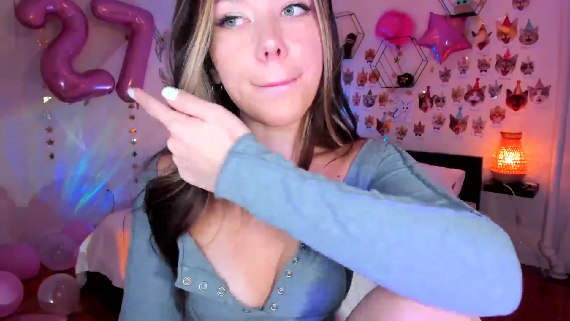 Gallery image thumbnail from Xmas_Baby's myfreecams stream on, 12/28/2024, 08:18 image 3 of 20