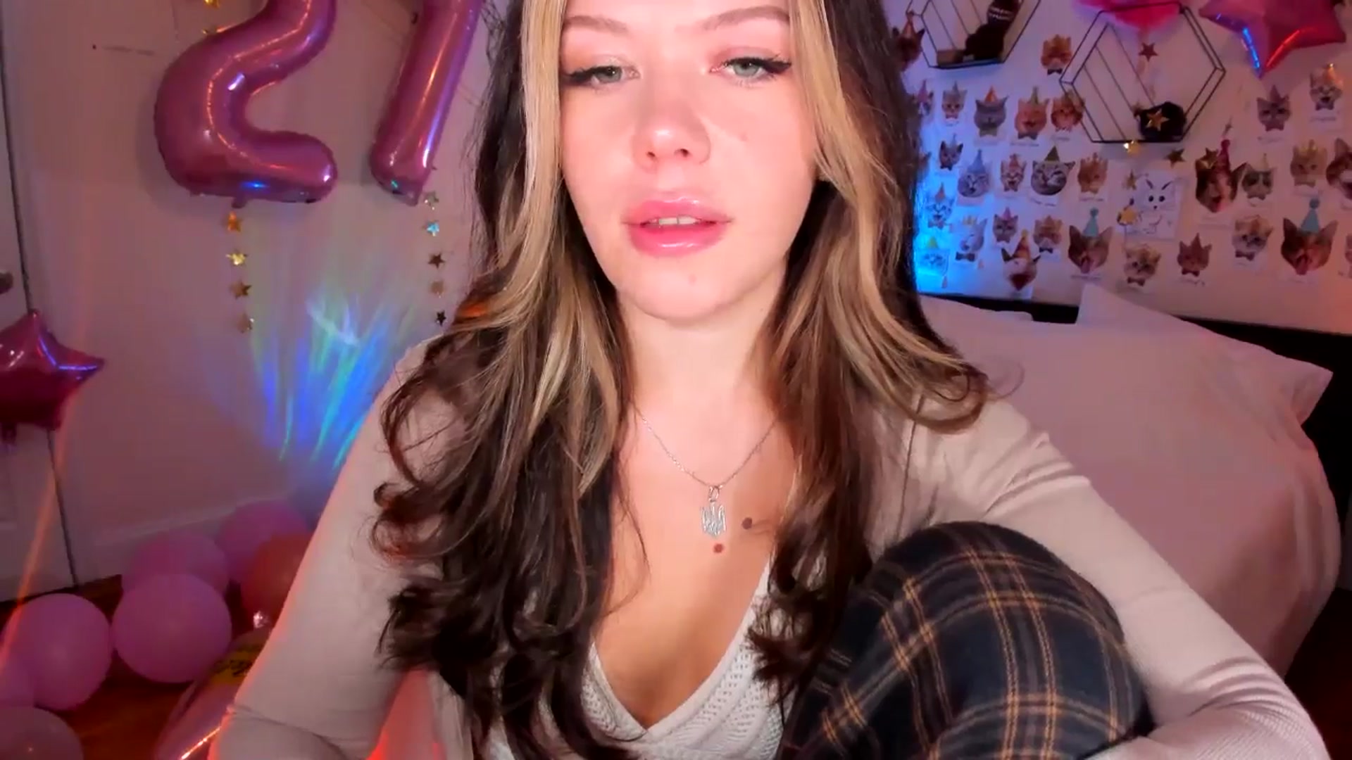 Gallery image thumbnail from Xmas_Baby's myfreecams stream on, 12/30/2024, 24:00 image 4 of 20