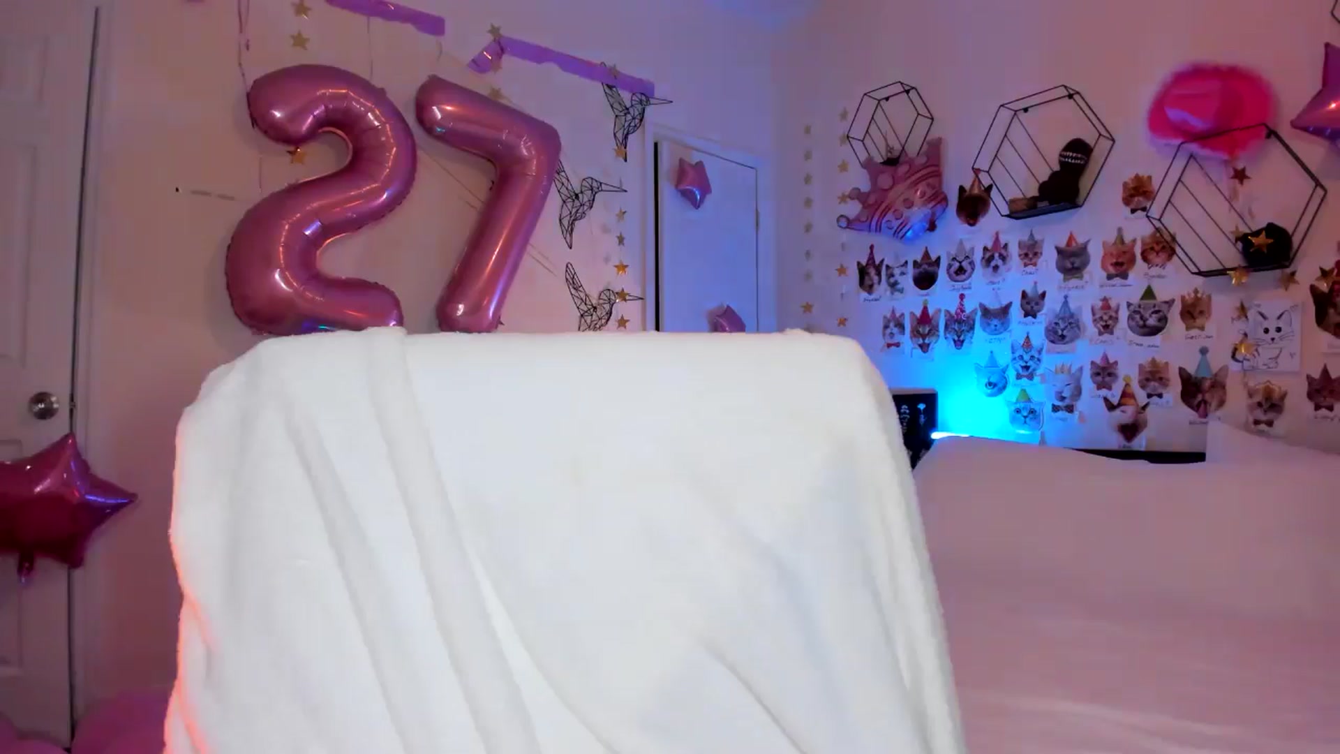 Gallery image thumbnail from Xmas_Baby's myfreecams stream on, 12/30/2024, 05:39 image 8 of 20