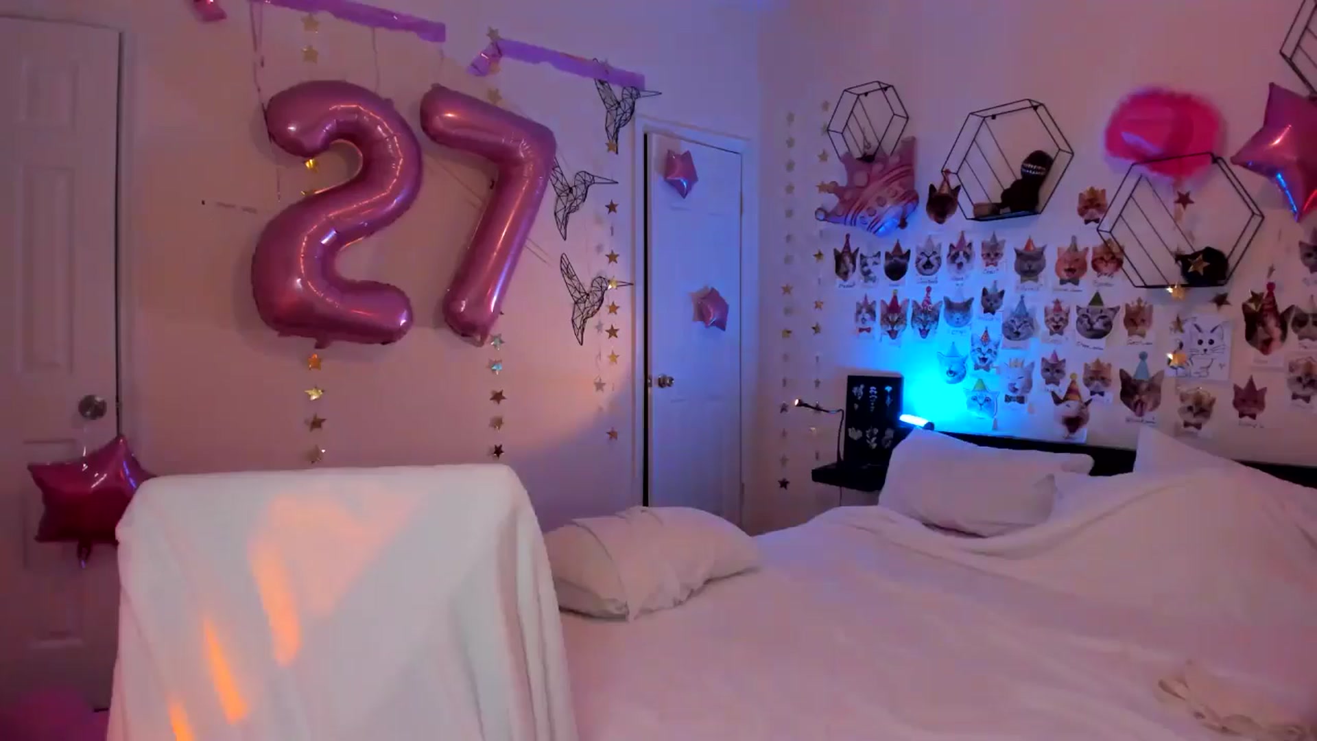 Gallery image thumbnail from Xmas_Baby's myfreecams stream on, 12/30/2024, 07:22 image 19 of 20