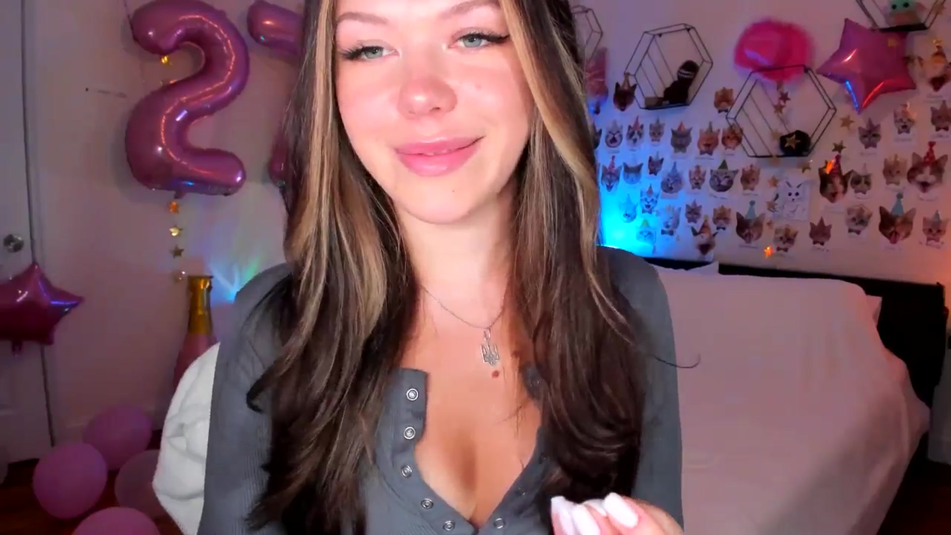 Gallery image thumbnail from Xmas_Baby's myfreecams stream on, 12/31/2024, 07:08 image 4 of 20