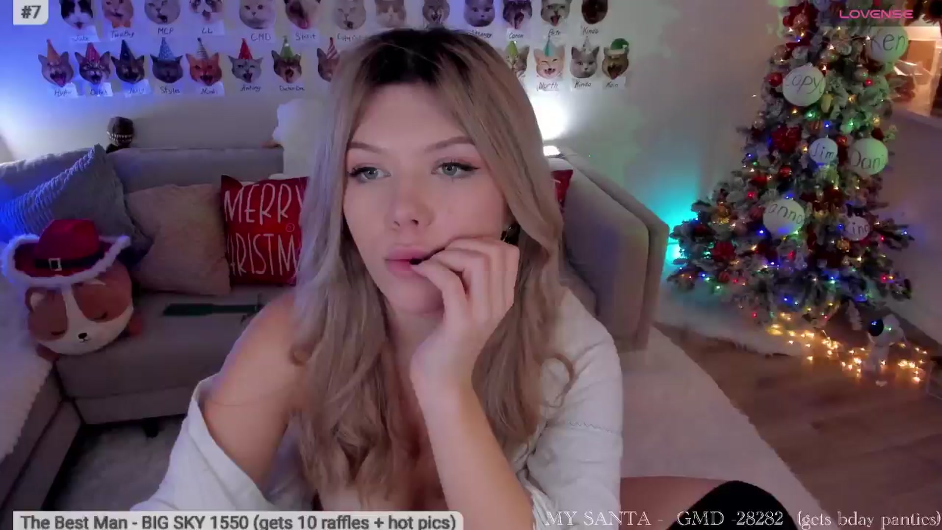 Gallery image thumbnail from Xmas_Baby's myfreecams stream on, 12/19/2025, 09:47 image 7 of 20