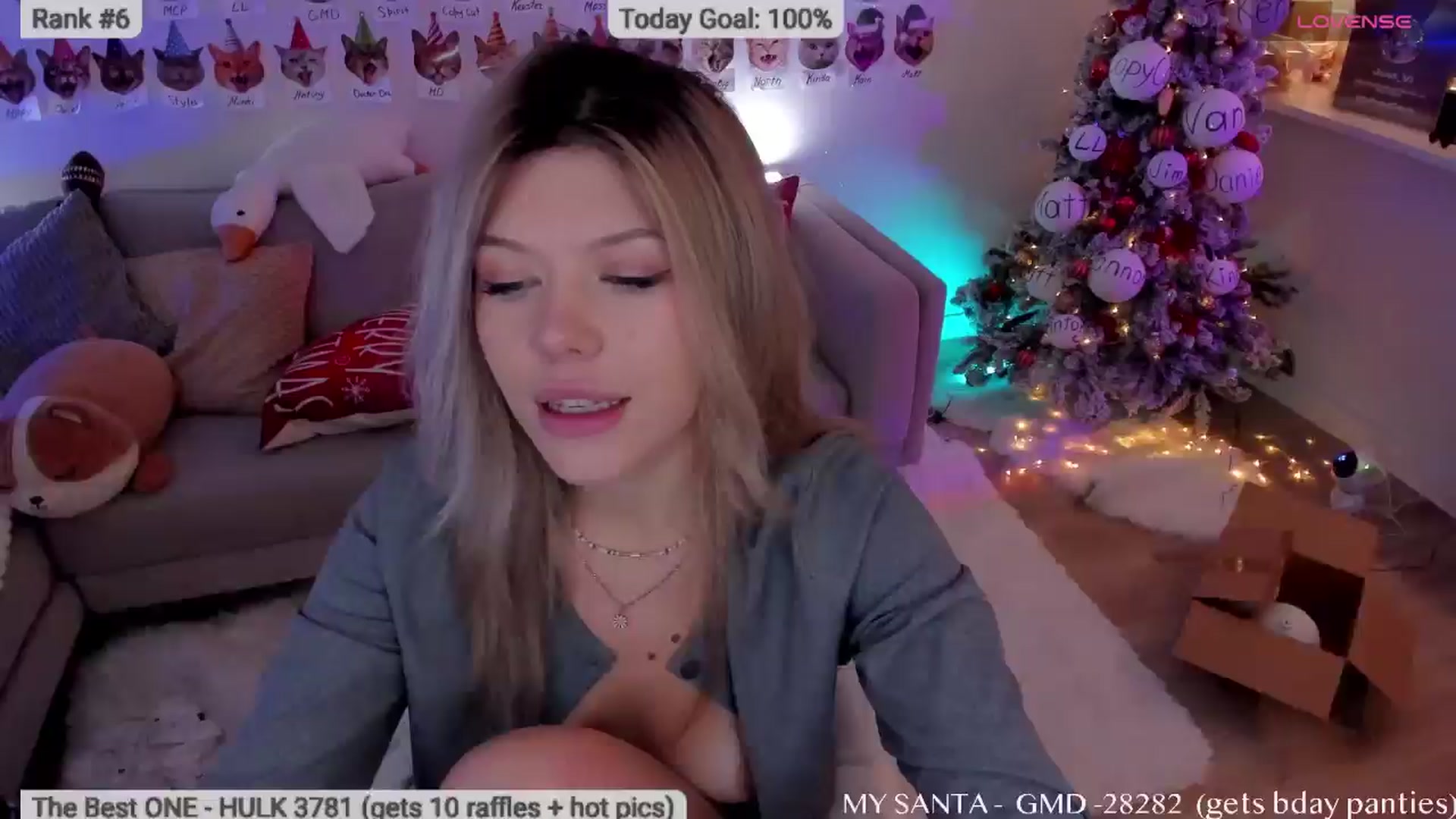 Gallery image thumbnail from Xmas_Baby's myfreecams stream on, 12/23/2025, 12:00 image 14 of 20