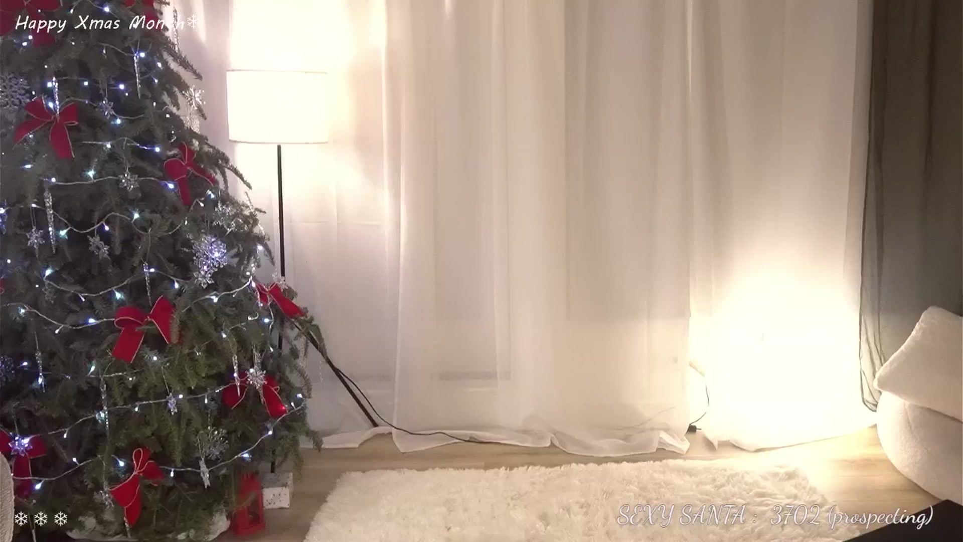 Gallery image thumbnail from Xmas_Issa's myfreecams stream on, 12/21/2024, 03:47 image 15 of 20